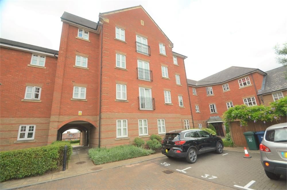 2 bed flat to rent in Shillingford Close, Mill Hill NW7, £1,875 pcm