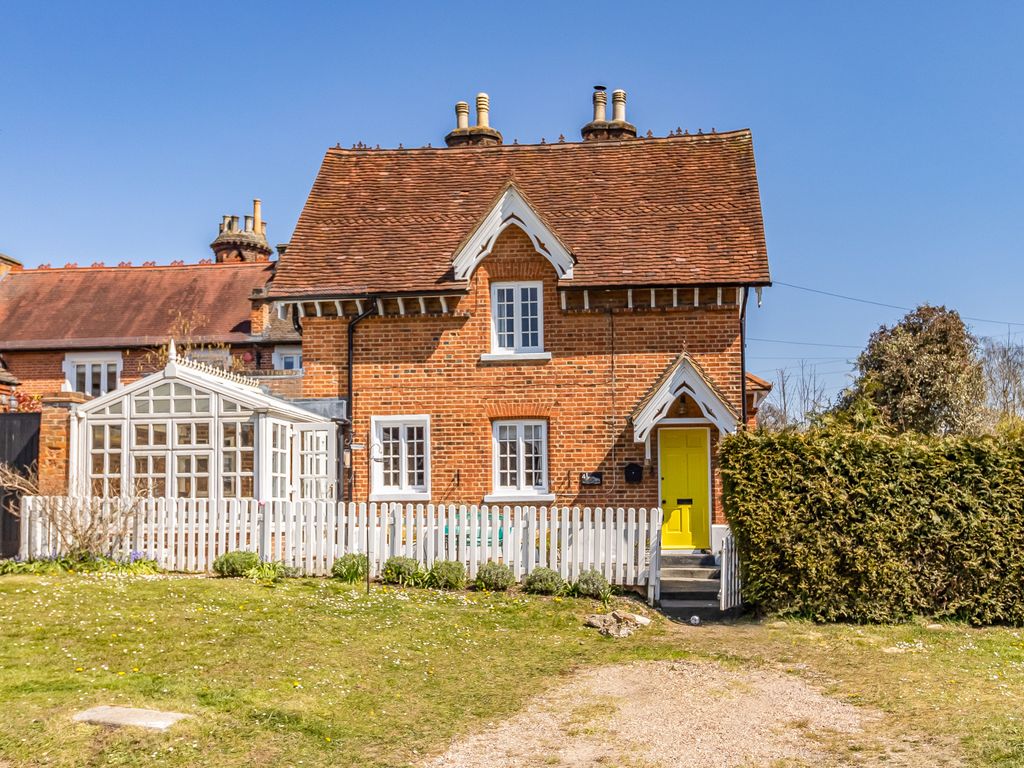 3 bed semidetached house for sale in Little Common, Stanmore HA7, £