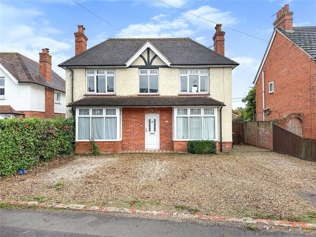 4 bed detached house for sale in Bath Road, Thatcham, Berkshire RG18
