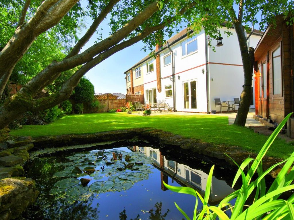 5 bed property for sale in Southfields Avenue, Ashford TW15, £700,000