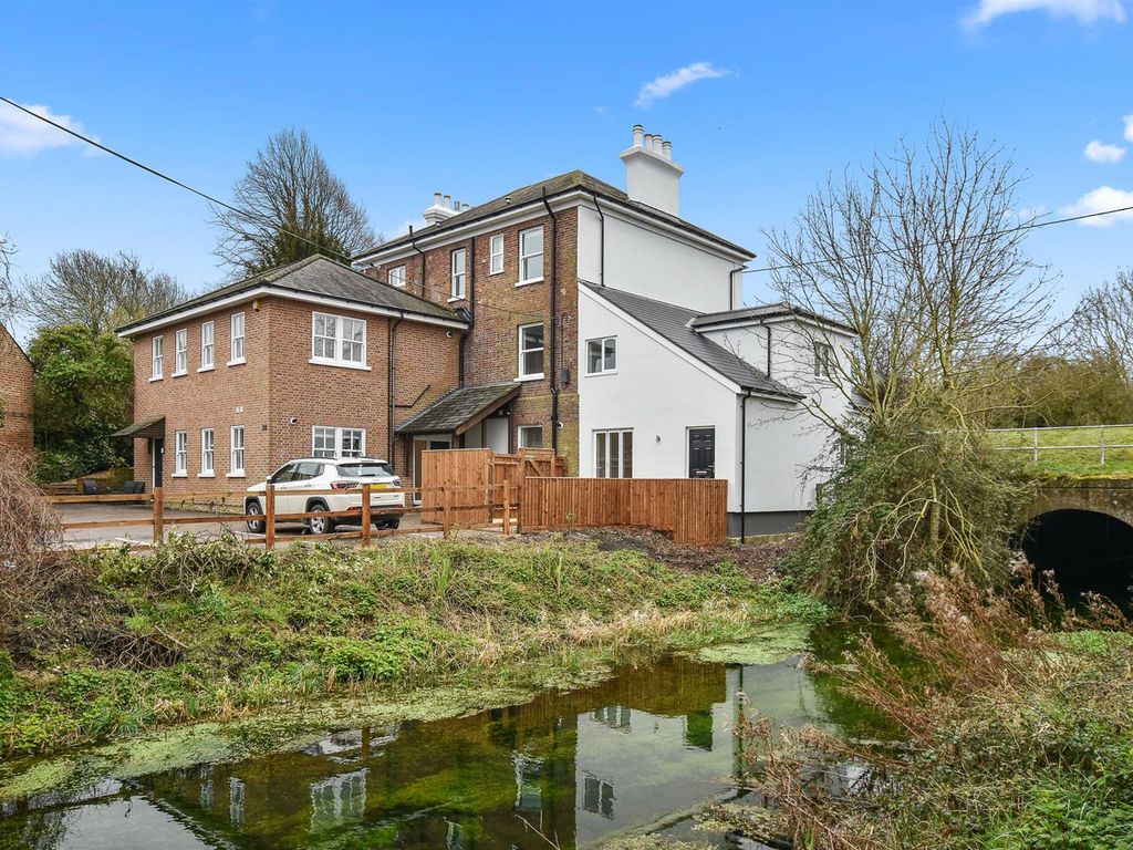 2 bed semidetached house for sale in Buckland Road, Buckland HP22 Zoopla