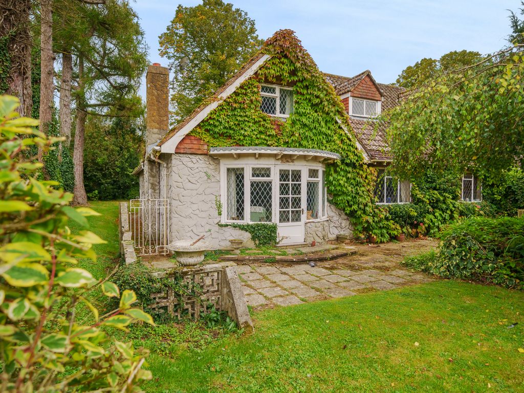 3 bed semidetached house for sale in Draycott Road, Swindon SN4, £