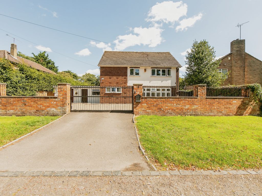 4 bed detached house for sale in Cintra Avenue, Reading RG2, £895,000