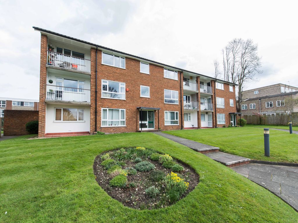 2 bed flat for sale in Woodcote Road, Wallington SM6 Zoopla