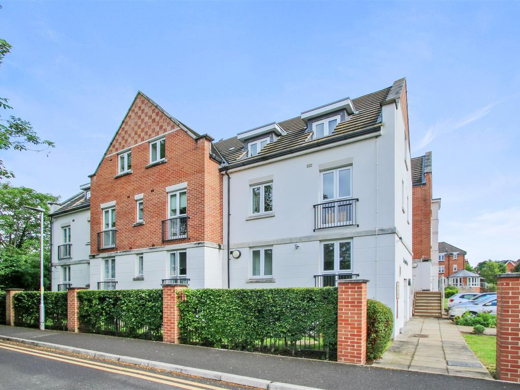1 bed flat for sale in Crayshaw Court, Abbotsmead Place, Caversham