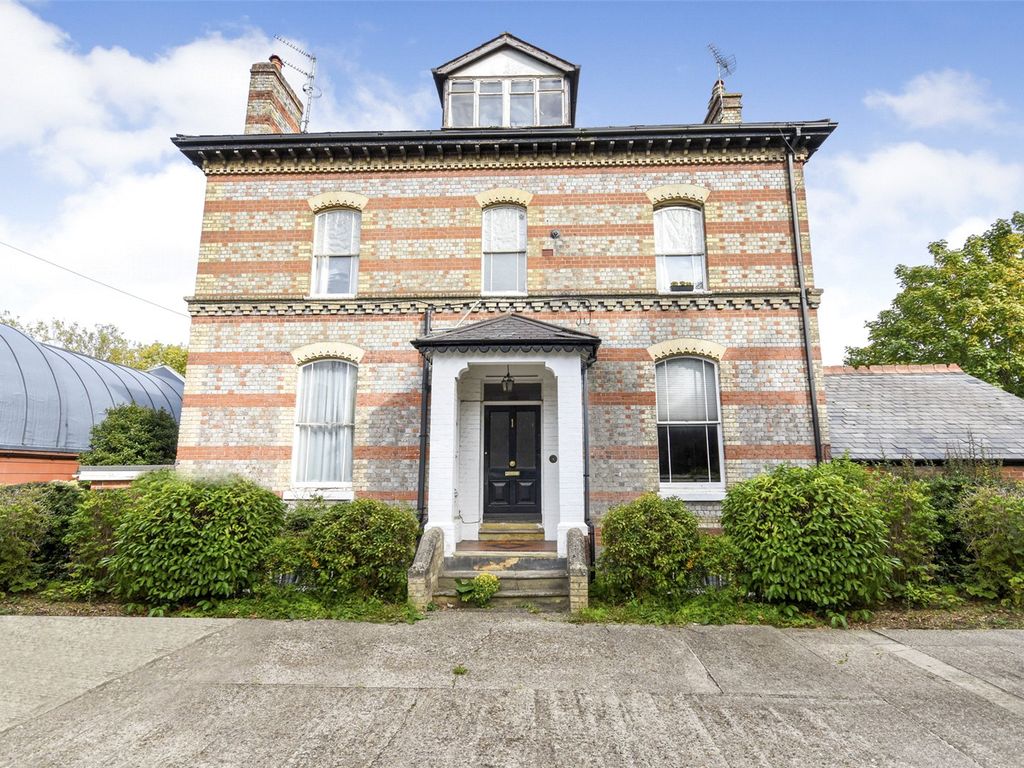 2 bed flat for sale in Tilehurst Road, Reading RG30, £280,000 Zoopla