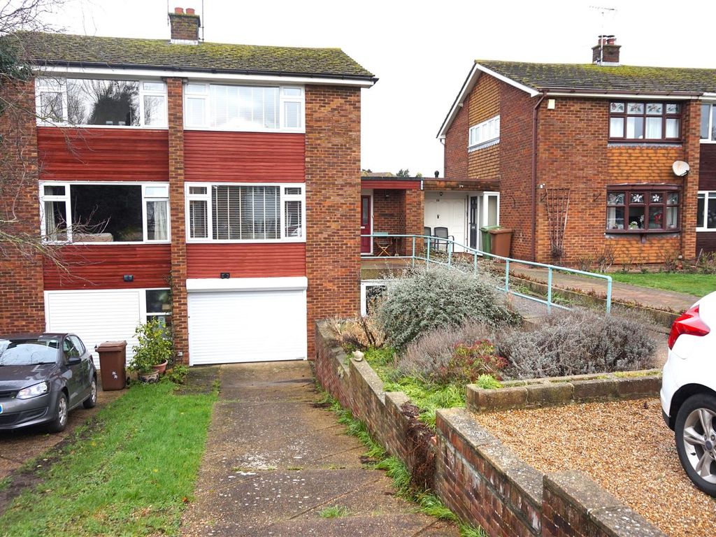 4 bed semidetached house for sale in Crosier Court, Upchurch