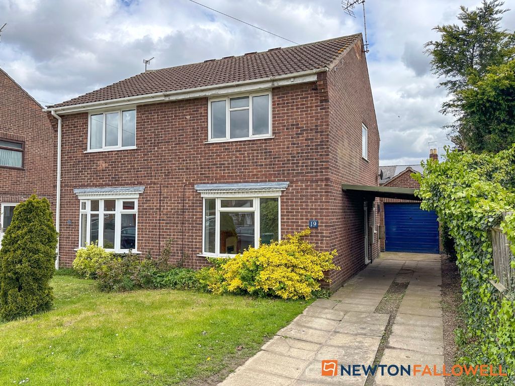 2 bed semidetached house for sale in Acorn Close, Balderton, Newark