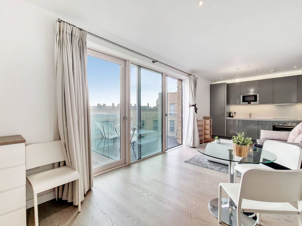 New Paragon Walk, Elephant And Castle, London SE17