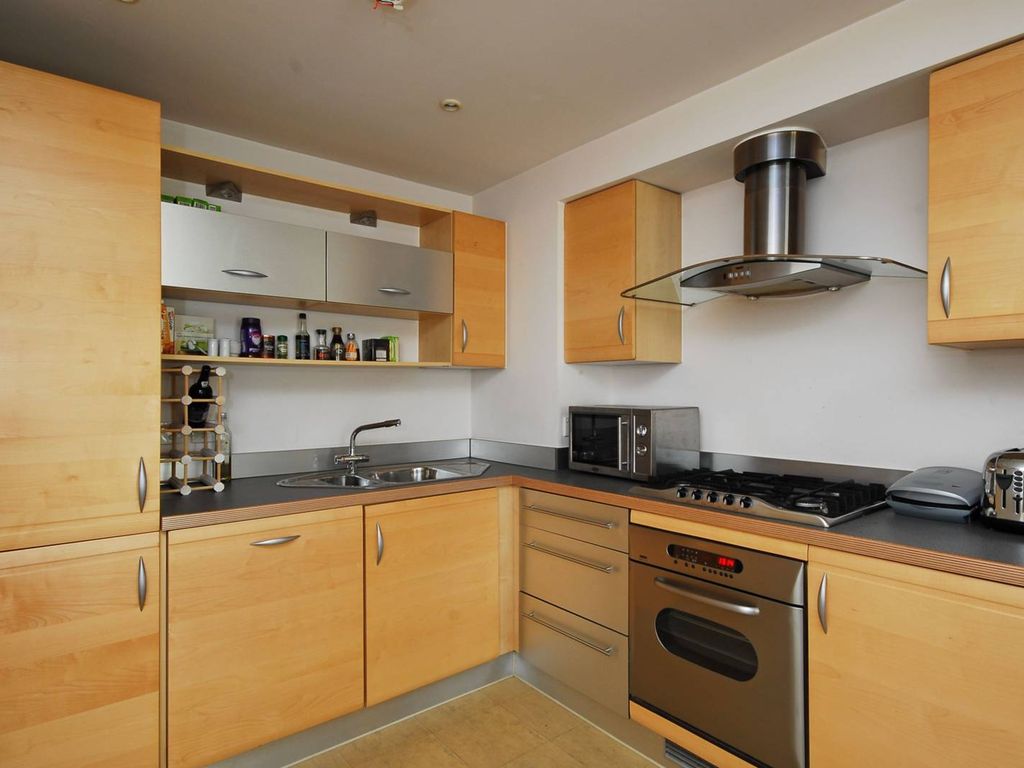 1 bed flat to rent in Earls Court Square, Earls Court, London SW5, £