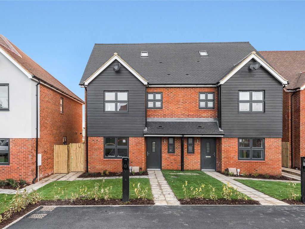 New home, 4 bed semidetached house for sale in Meadow View, Nazeing