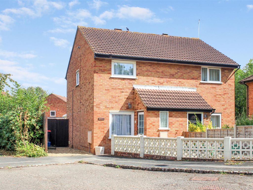 2 bed semidetached house for sale in Serles Close, Coffee Hall, Milton