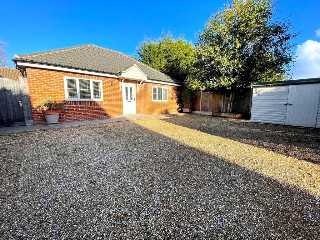 3 bed detached bungalow for sale in Freehold Road, Ipswich IP4, £