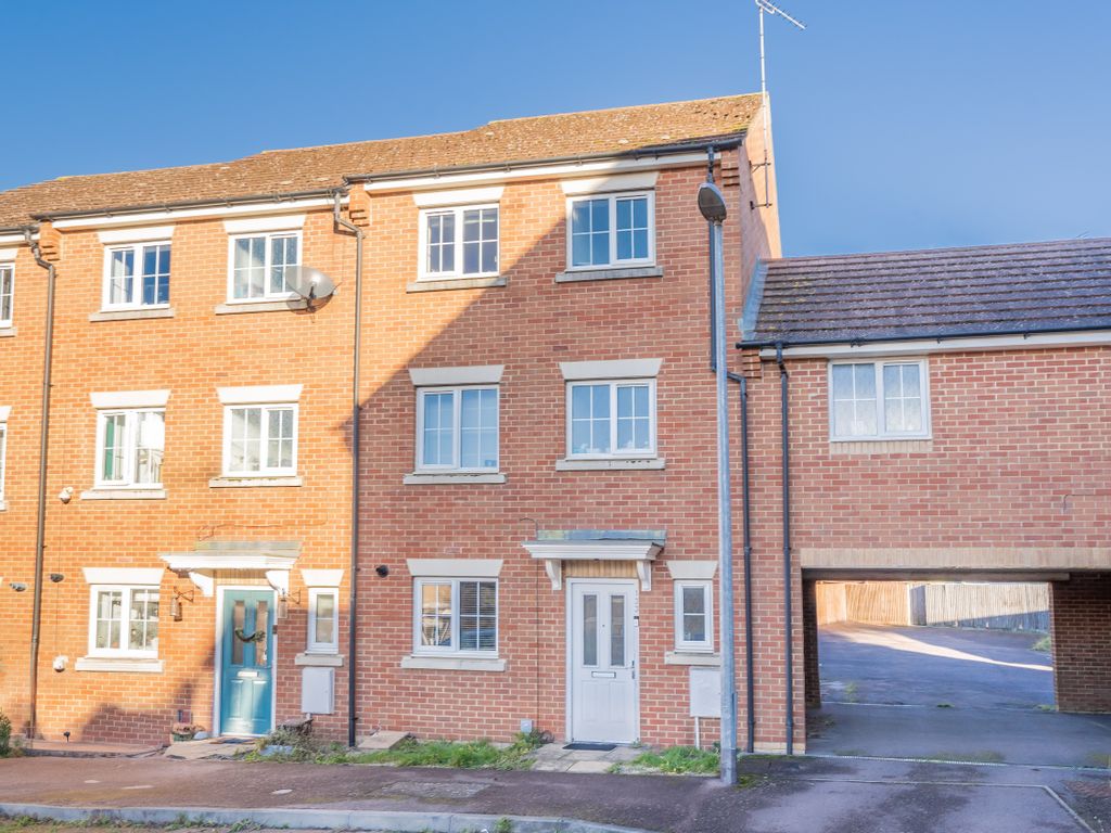 5 bed terraced house for sale in Johnson Drive, Leighton Buzzard