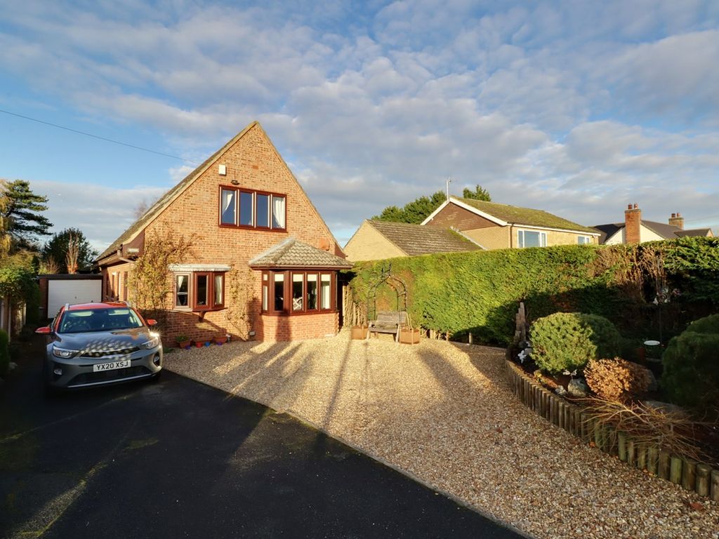 3 bed detached house for sale in Eastlound Road, Haxey DN9, £340,000