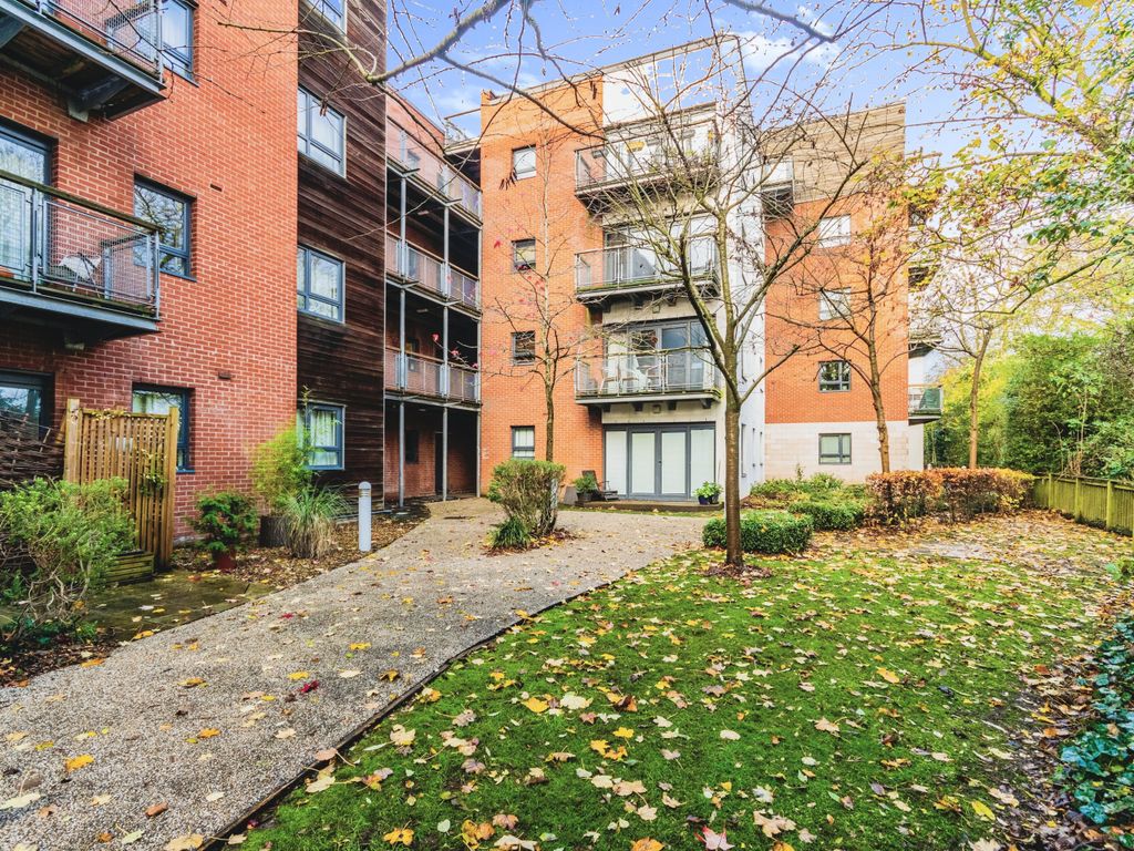 2 bed flat for sale in Wilmslow Road, East Didsbury, Greater Manchester