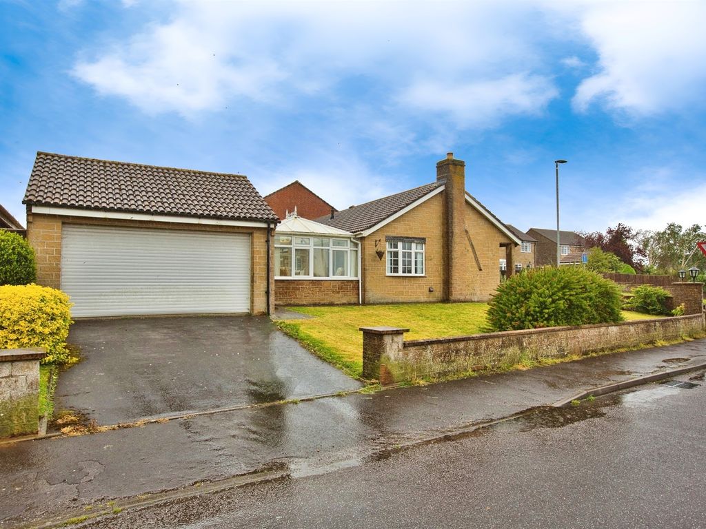 3 bed detached bungalow for sale in Kingswood Road, Crewkerne TA18, £