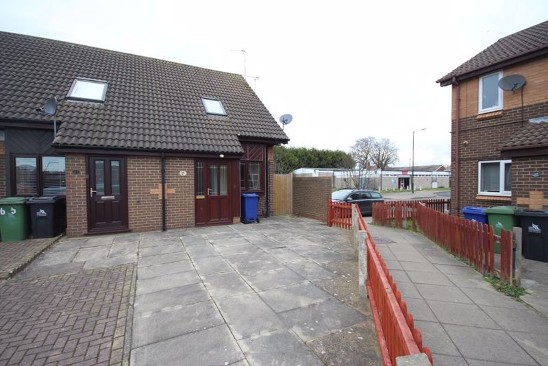 2 bed terraced house for sale in Waterside Drive, Grimsby DN31 Zoopla