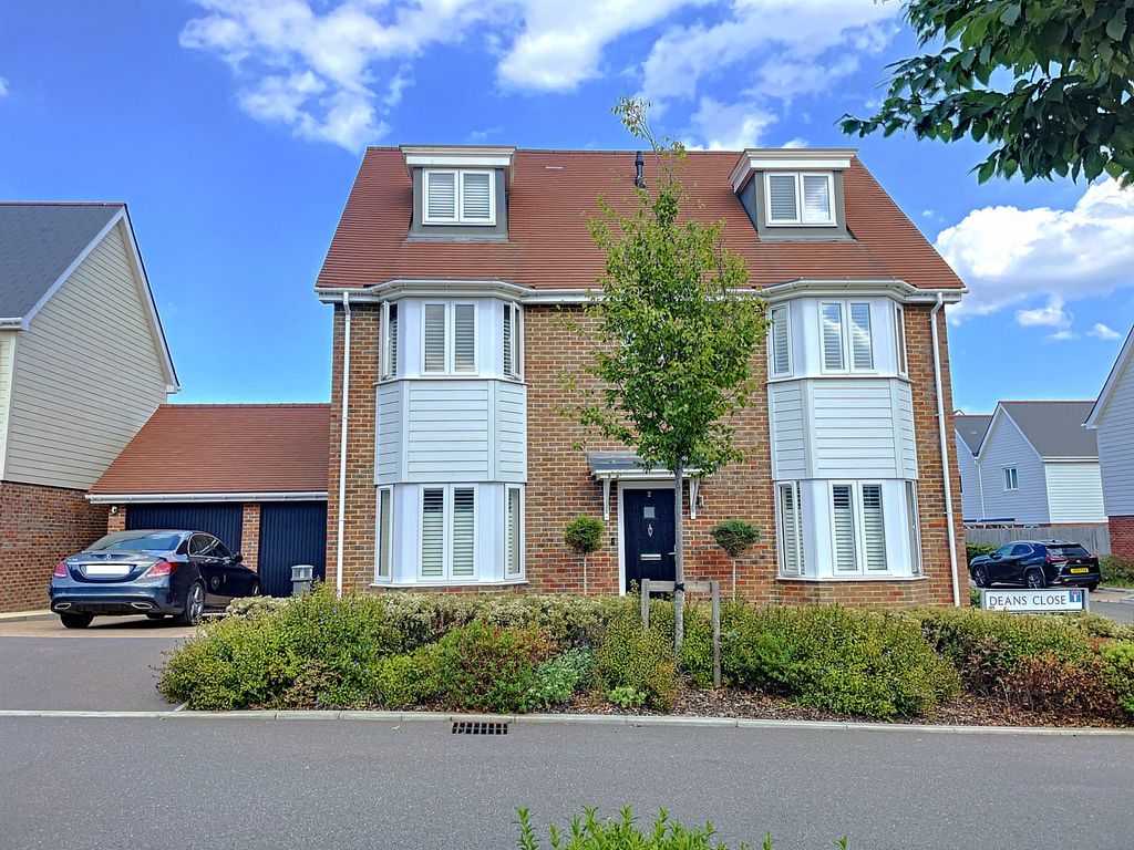 5 bed detached house for sale in Deans Close, Holbrough Lakes, Kent ME6
