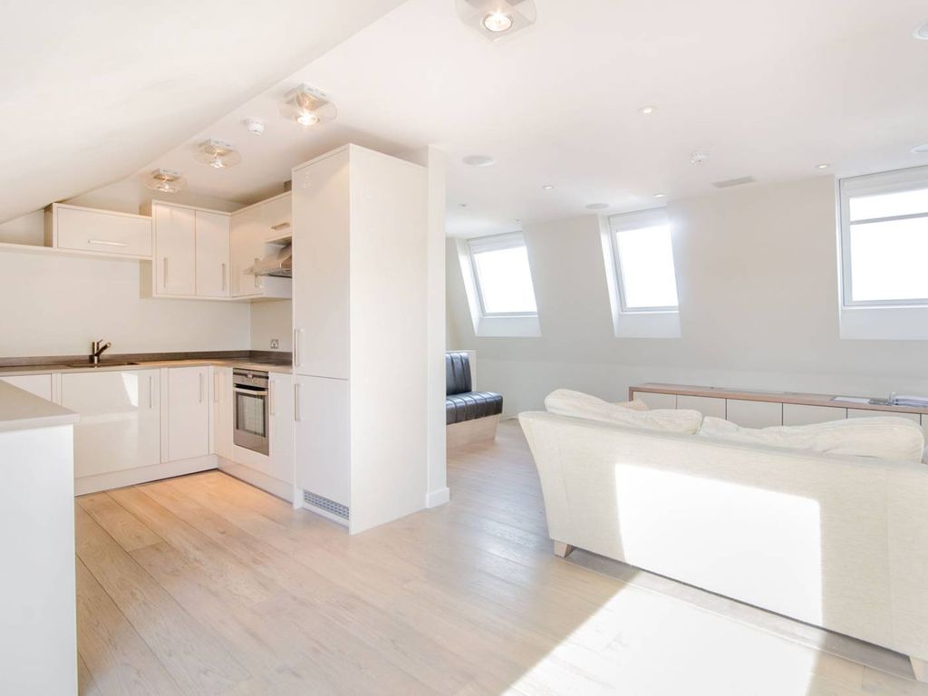 1 bed flat to rent in Kingston Road, Wimbledon, London SW19, £2,100 pcm