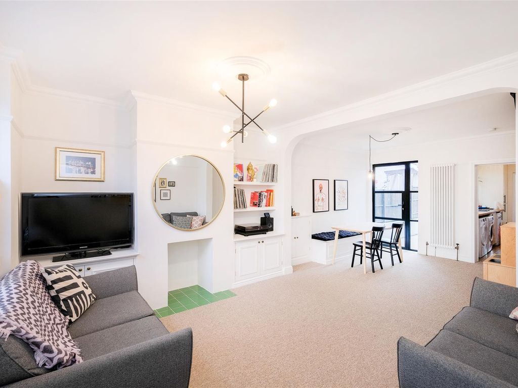 3 bed property for sale in Waltham Road, Woodford Green IG8, £500,000