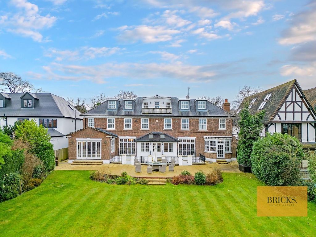 7 bed detached house to rent in Manor Road, Chigwell IG7, £15,000 pcm