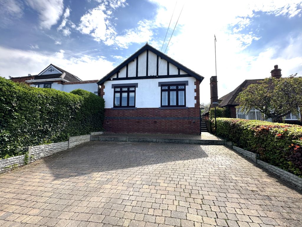 2 bed detached bungalow for sale in Alexandra Road, Winshill, BurtonOn
