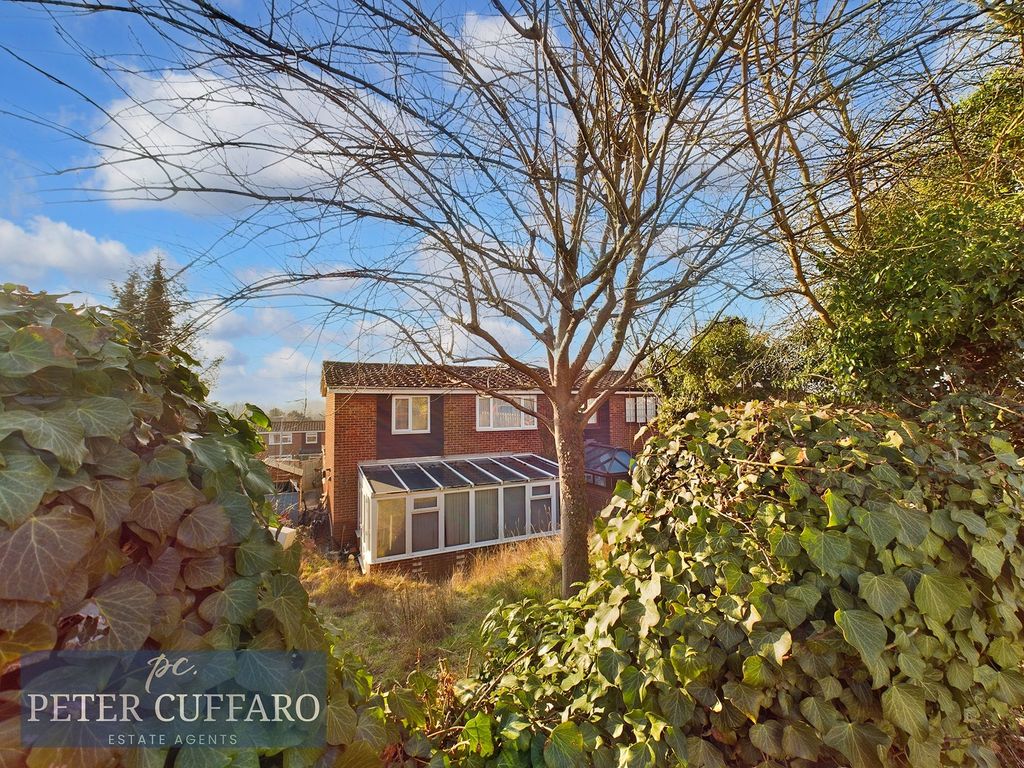 3 bed semidetached house for sale in Chapelfields, Stanstead Abbotts