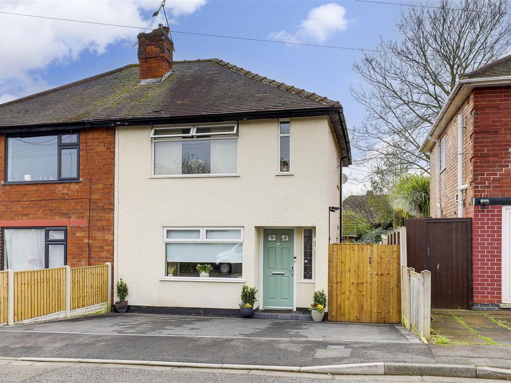 3 bed semidetached house for sale in Harris Road, Beeston