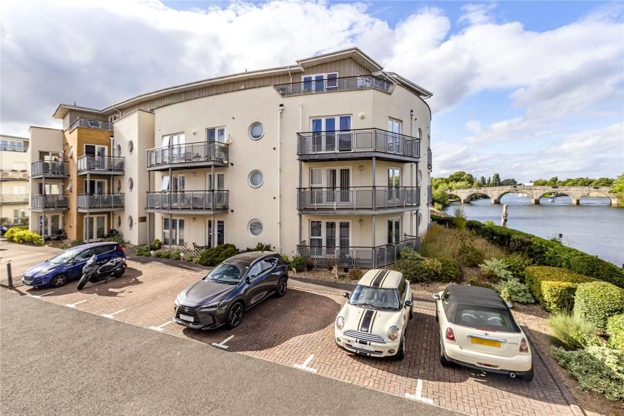 2 bed flat to rent in Bridge Wharf, Chertsey KT16 Zoopla