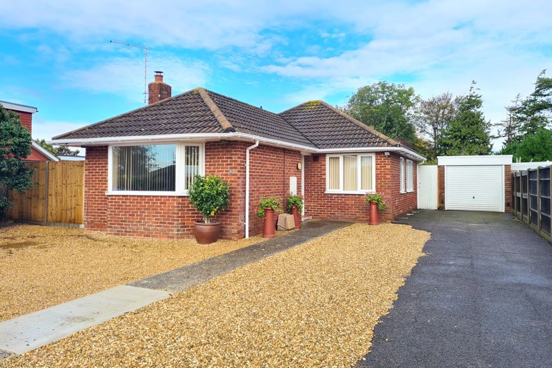 3 bed detached bungalow for sale in Bells Lane, Stubbington, Fareham