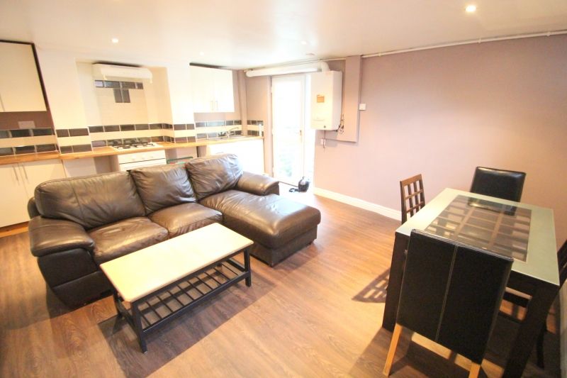1 bed flat to rent in Cardigan Road, Hyde Park, Leeds LS6, £900 pcm