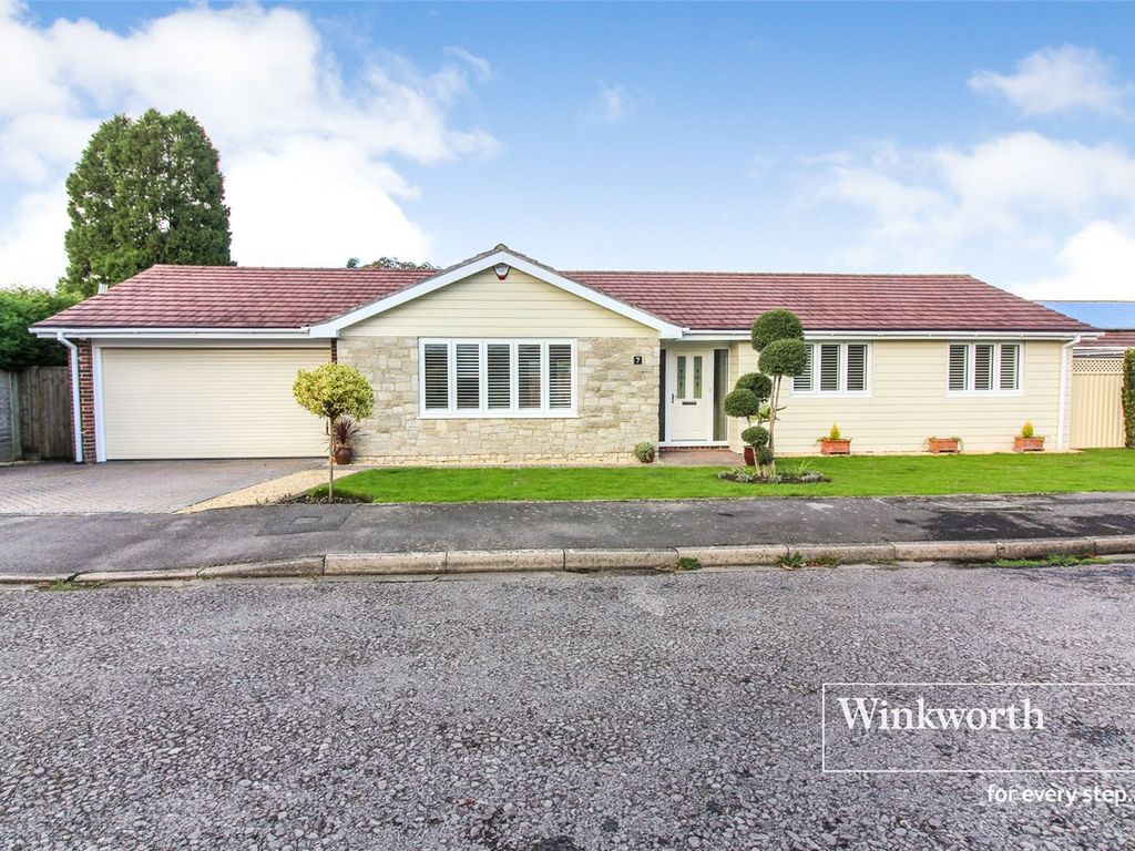 4 bed bungalow for sale in Hazlemere Drive, St. Leonards, Ringwood BH24