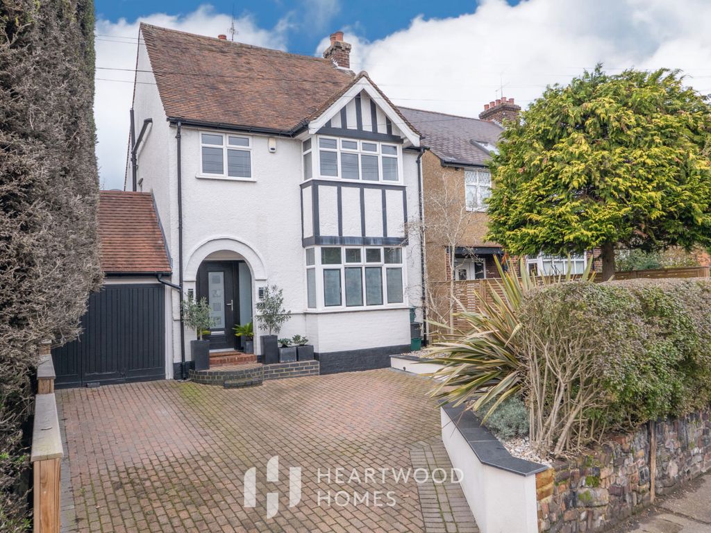 3 bed linkdetached house for sale in Sandridge Road, St. Albans AL1