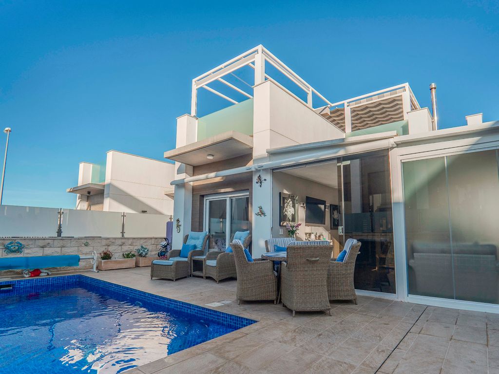 3 bed villa for sale in Calle Alicante, 03178 Cdad. Quesada, Alicante