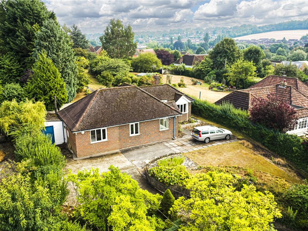 3 bed detached house for sale in New Road, Northchurch, Berkhamsted HP4