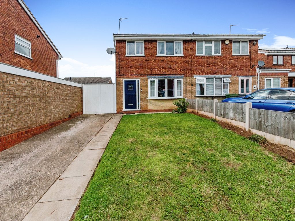 3 bed semidetached house for sale in Silverstone Close, Walsall, West