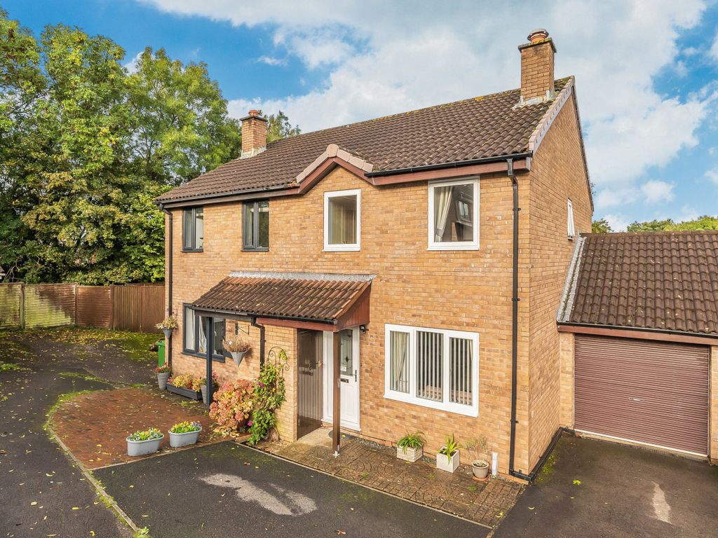 3 bed semidetached house for sale in Redwood Close, Honiton, Devon