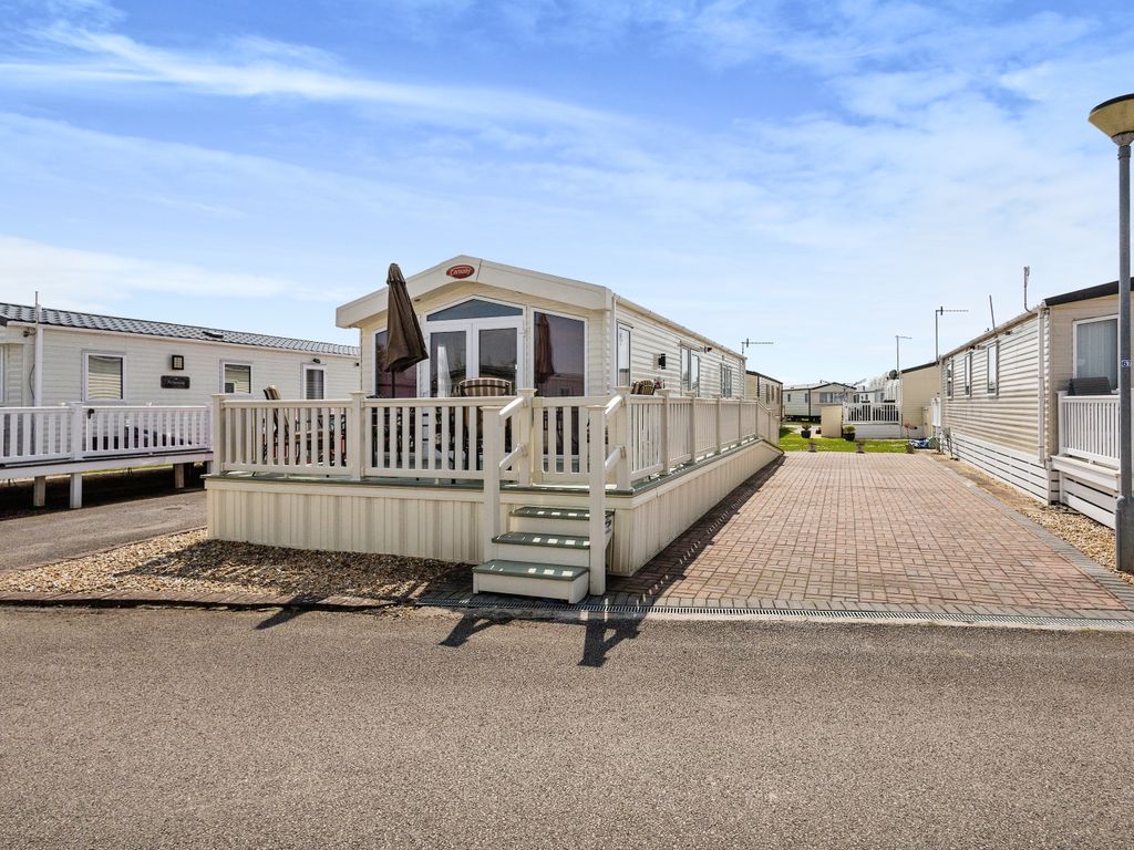 3 bed mobile/park home for sale in Lakeside Park, Road