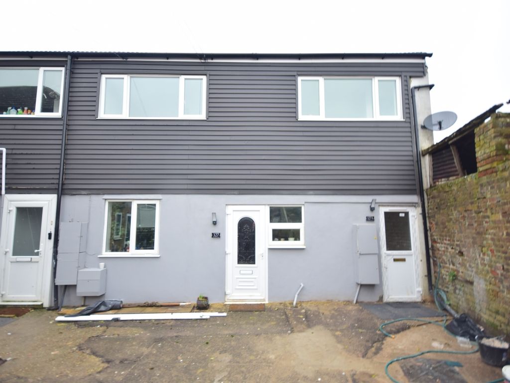 2 bed flat to rent in Dover Road, Walmer, Deal CT14, £975 pcm Zoopla