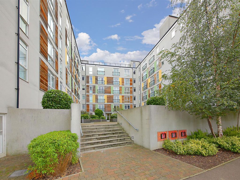 2 bed flat for sale in Foster House, Maxwell Road, Borehamwood WD6 Zoopla