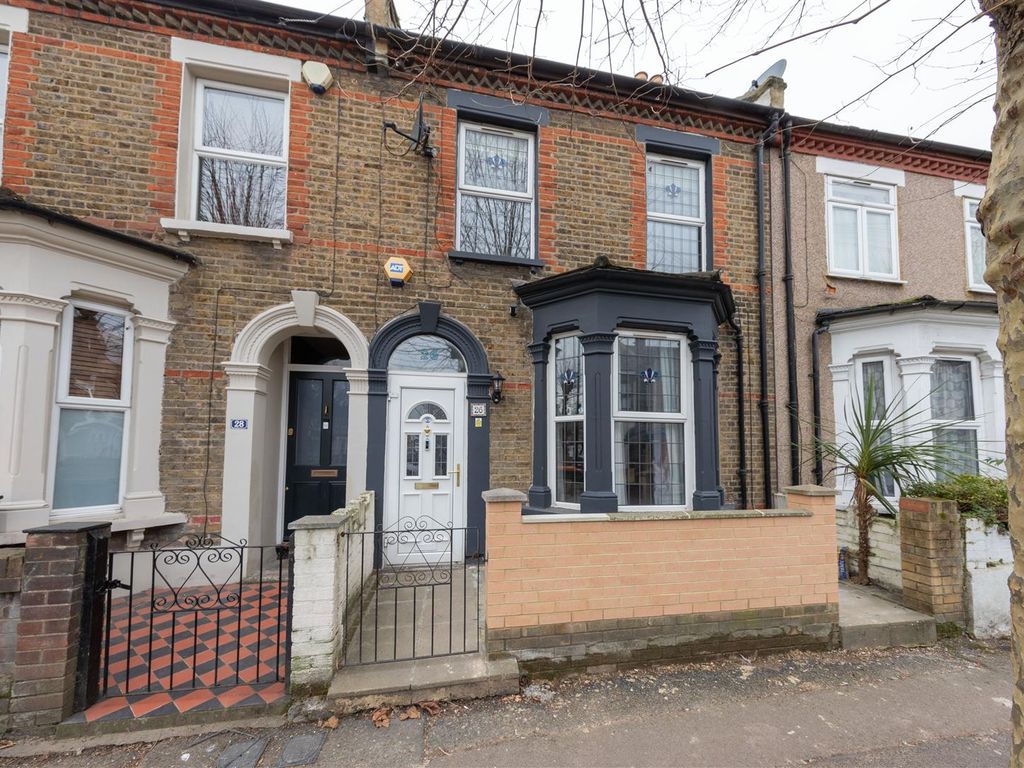3 bed property to rent in Warwick Road, London E15, £2,100 pcm Zoopla