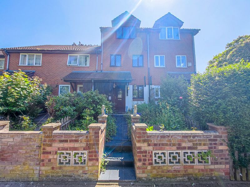 3 bed town house for sale in Gadwall Way, London SE28 Zoopla