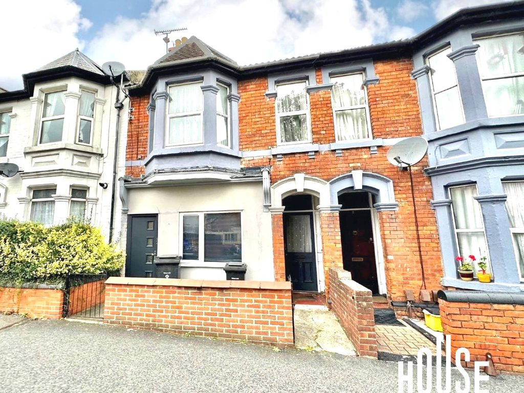 5 bed terraced house for sale in Groundwell Road, Swindon SN1, £395,000