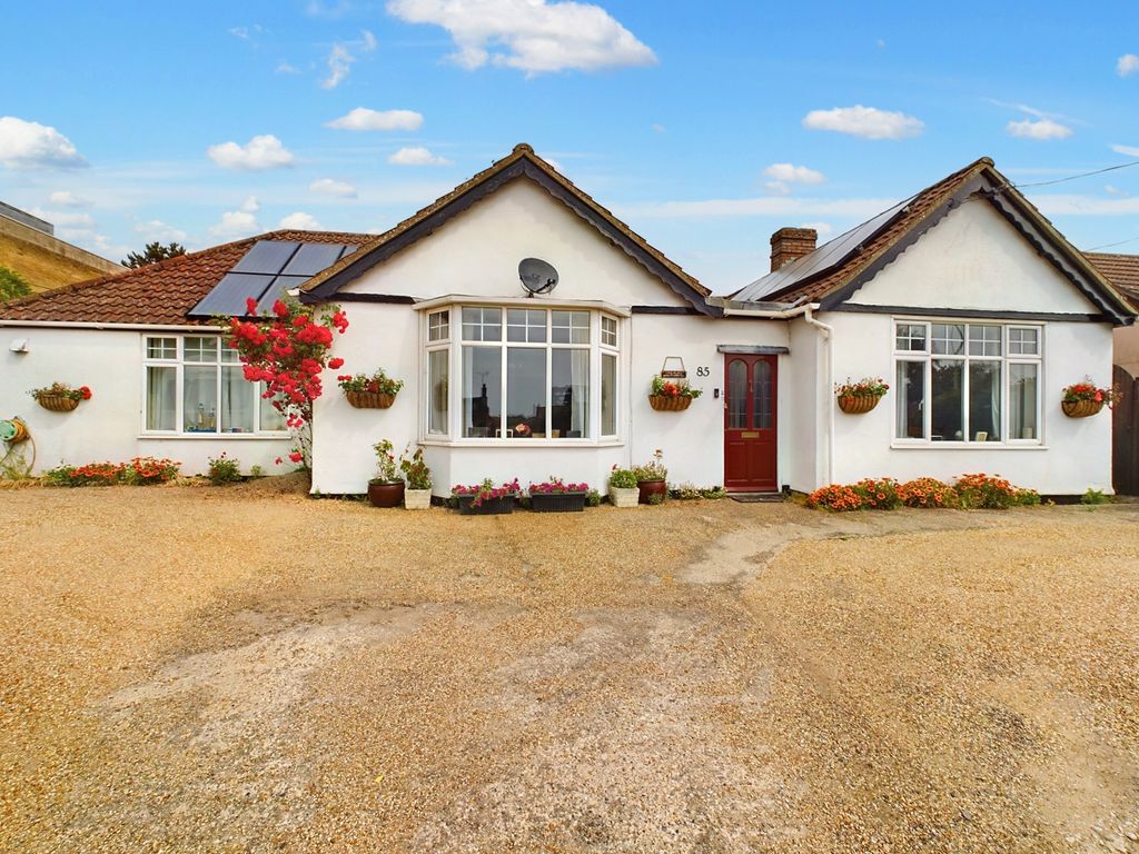 4 bed detached bungalow for sale in Kingsway, Mildenhall, Bury St