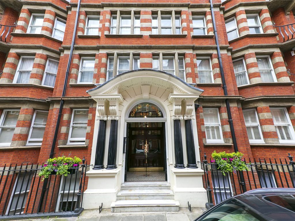 3 bed flat for sale in Clarence Gate Gardens, Glentworth Street