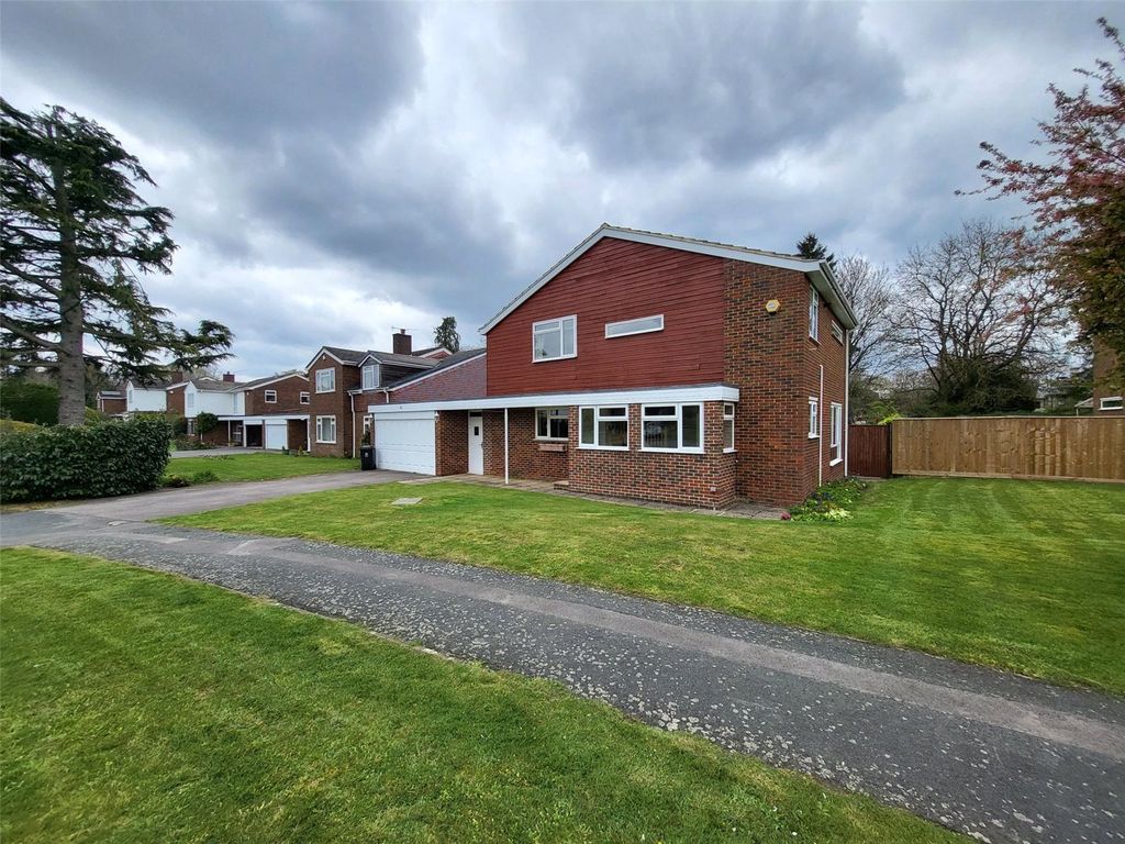 4 bed detached house to rent in Seagrave Road, Beaconsfield, Berkshire