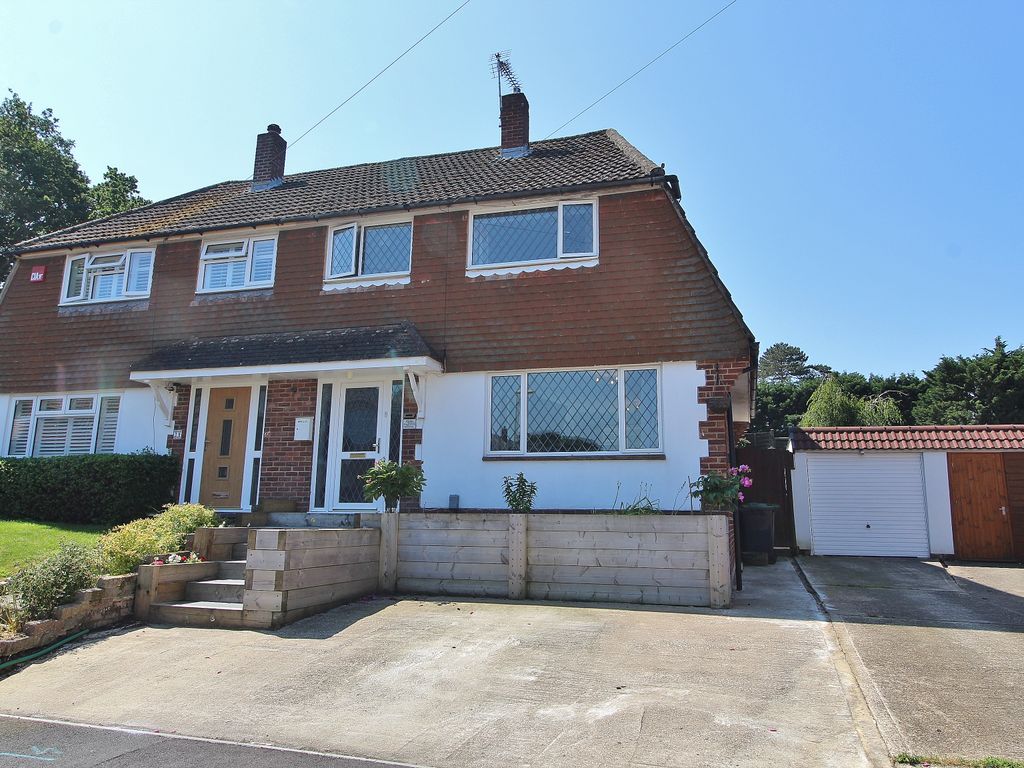 4 bed semidetached house for sale in Milbeck Close, Cowplain