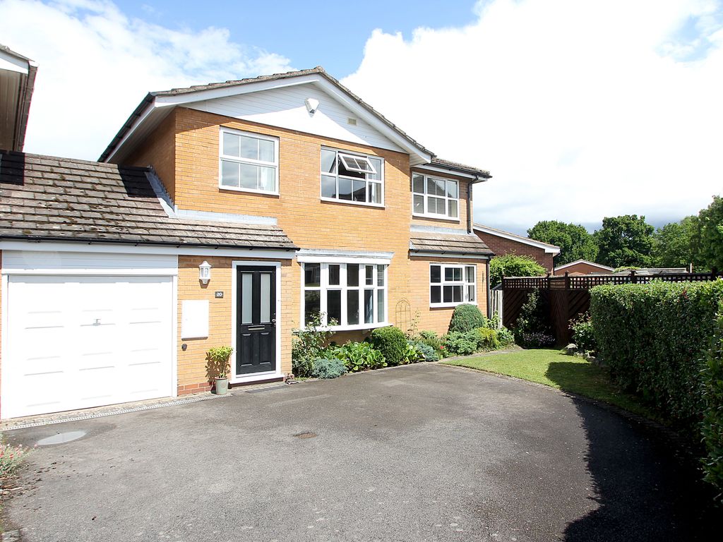 4 bed linkdetached house for sale in Shenstone Drive, Balsall Common