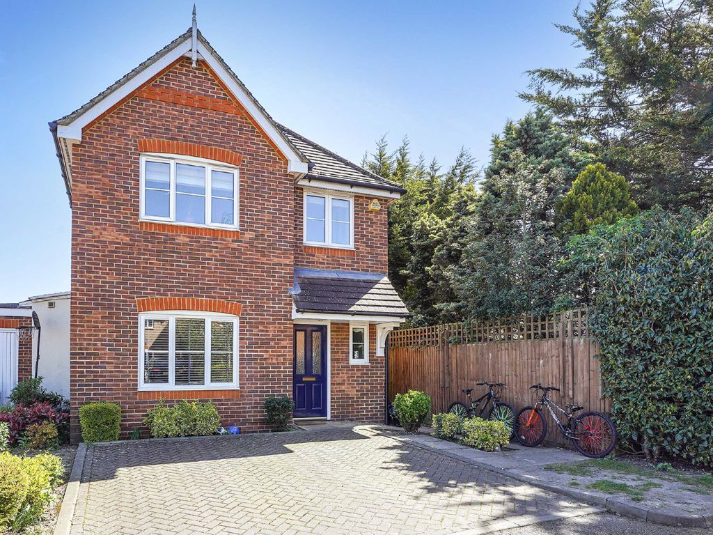 4 bed property to rent in Leigh Place, Feltham TW13 Zoopla